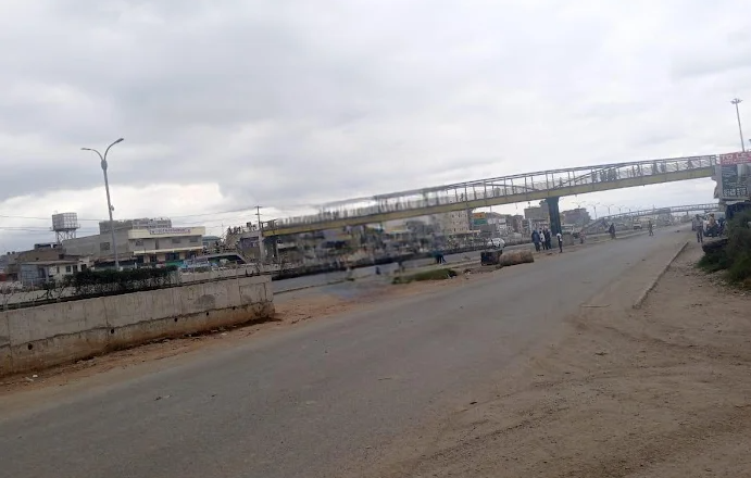 Roads deserted as police take over Mlolongo, Kitengela streets.